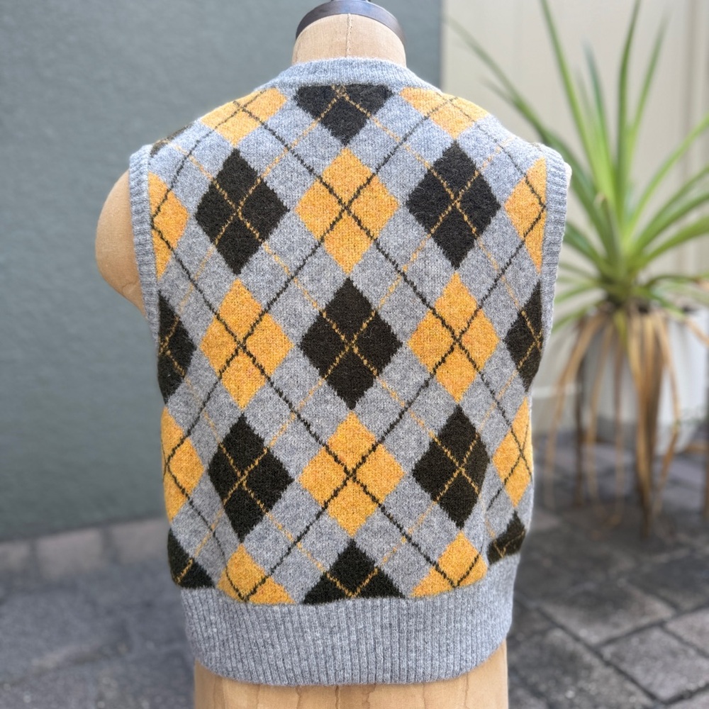 Zara Men's V-Neck Argyle Sweater Vest - Gray and Yellow - Picture 2 of 5